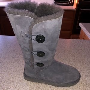 Gray Uggs size 8